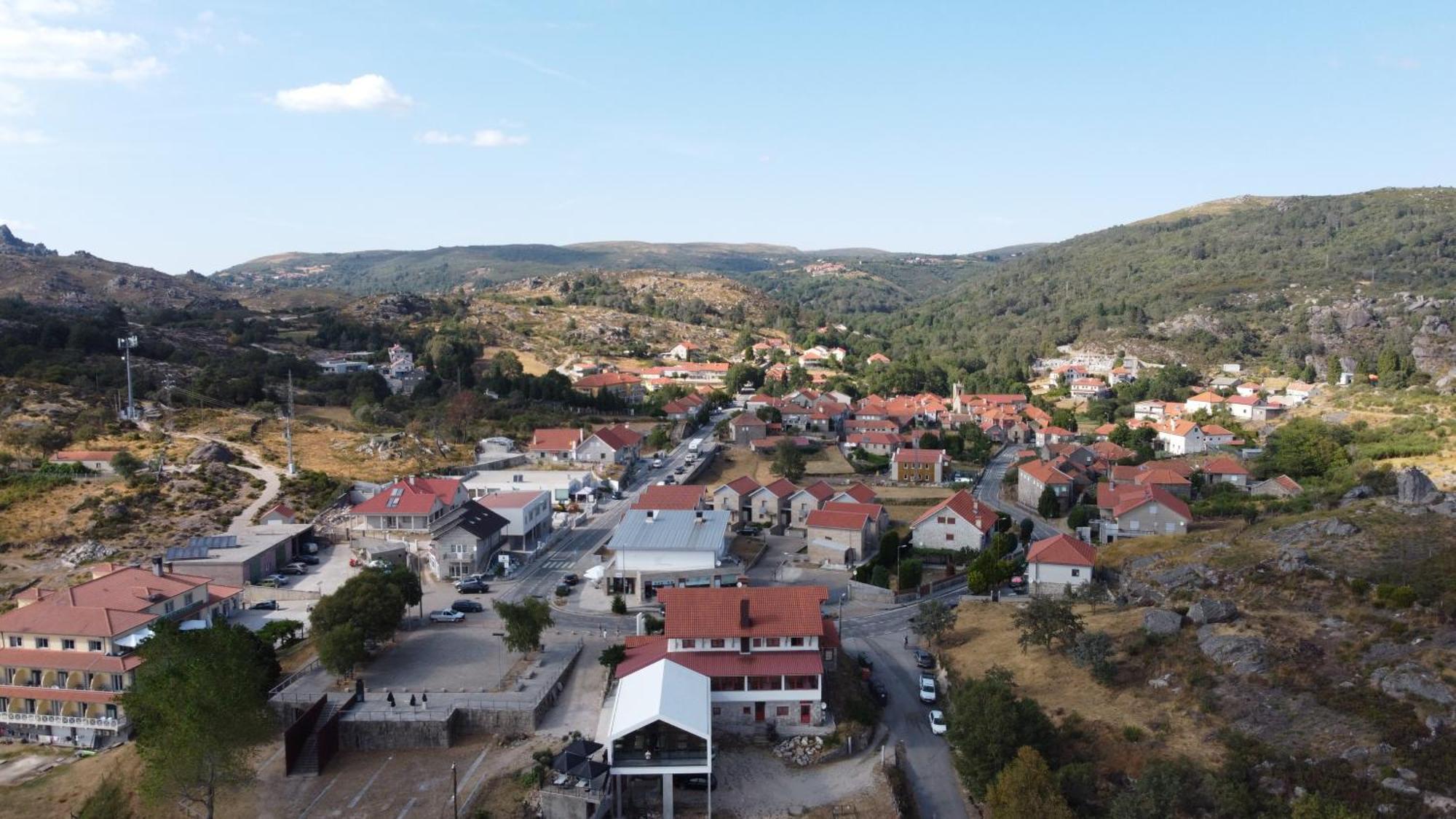 Alojamento Local - Miradouro Do Castelo Castro Laboreiro Exterior foto